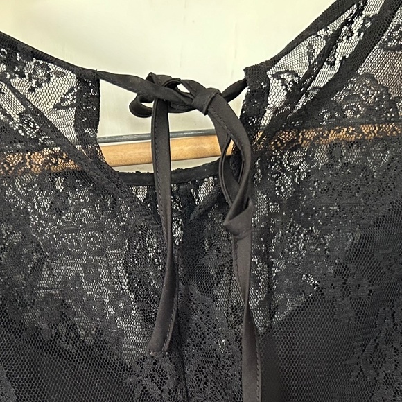 CAbi " Date Night" Black Floral Lace Sheath  Lined Sleeveless Cami Tank Blouse - Picture 7 of 12